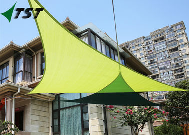 Chine La nuance extérieure de polyester de couleur verte navigue, poids de l&#039;auvent 160gsm-350gsm d&#039;ombre de toile usine